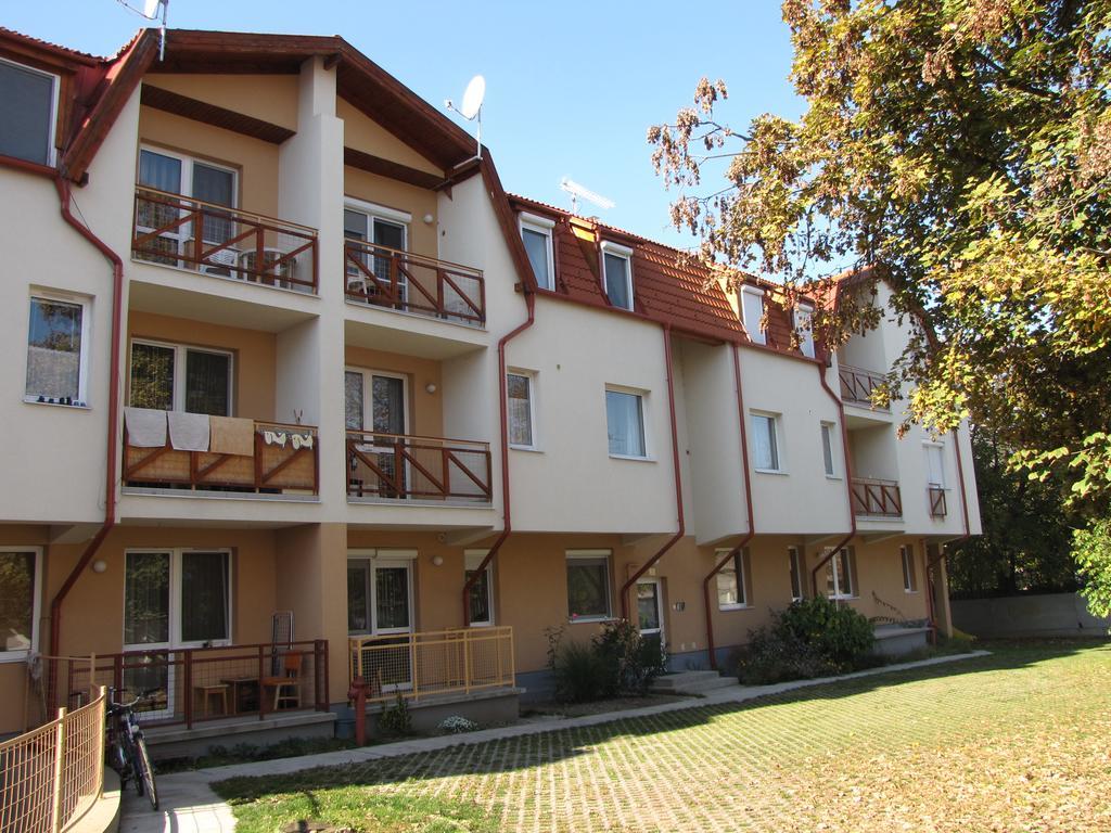 Zoli Apartmanok-Anita Koelcsey 34-36 Hajdúszoboszló Exterior foto