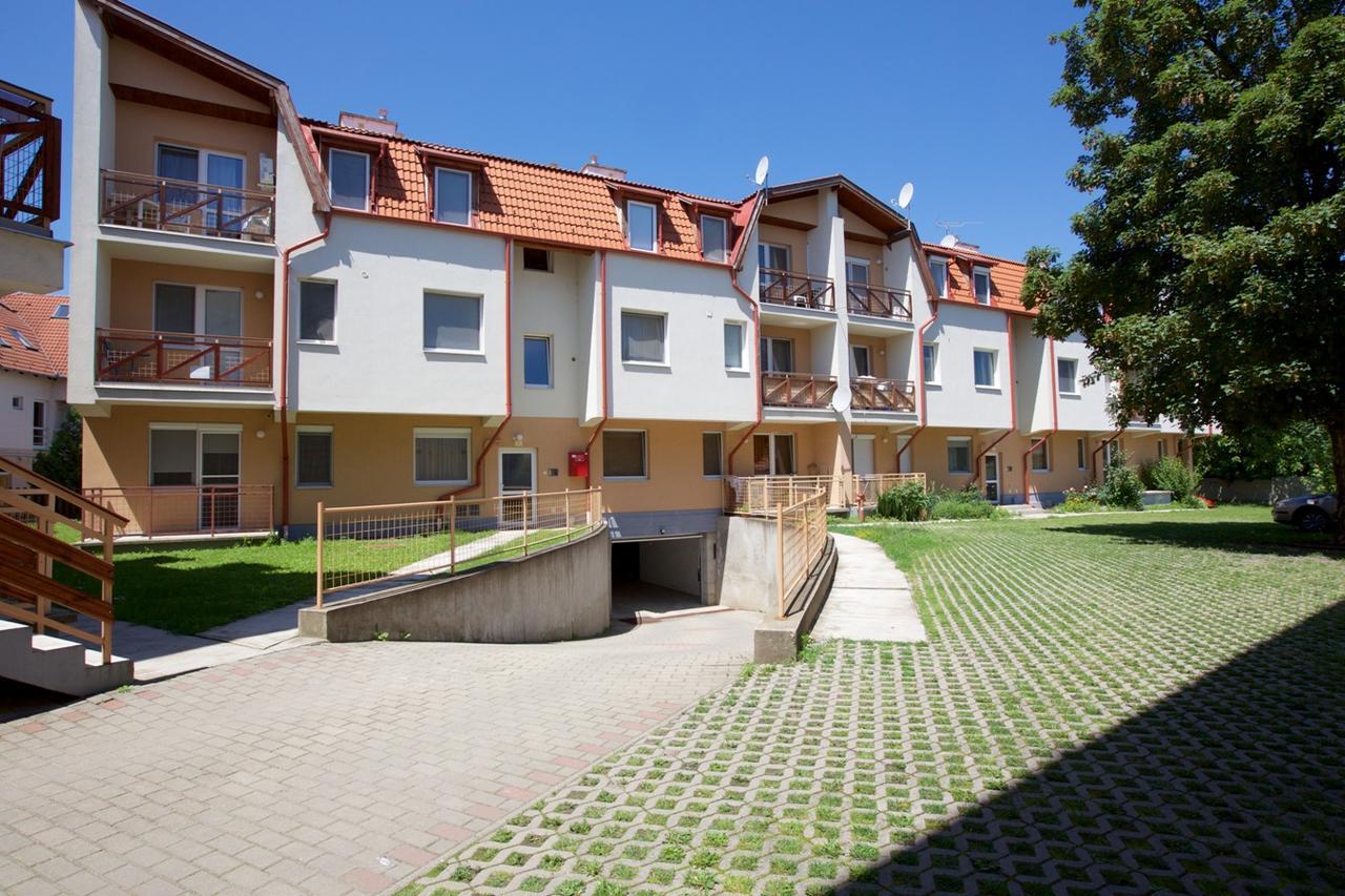 Zoli Apartmanok-Anita Koelcsey 34-36 Hajdúszoboszló Exterior foto