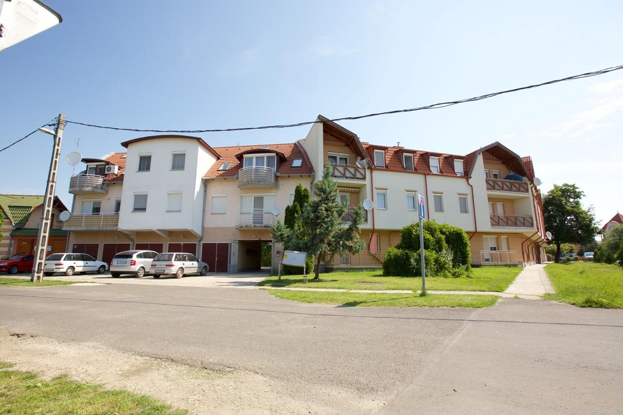 Zoli Apartmanok-Anita Koelcsey 34-36 Hajdúszoboszló Exterior foto